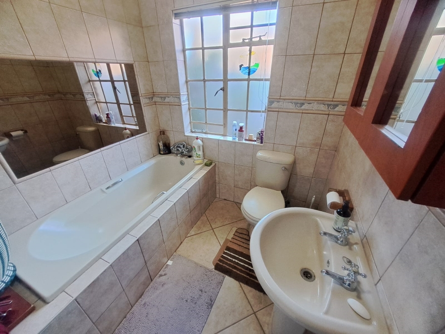 3 Bedroom Property for Sale in Heuwelsig North West